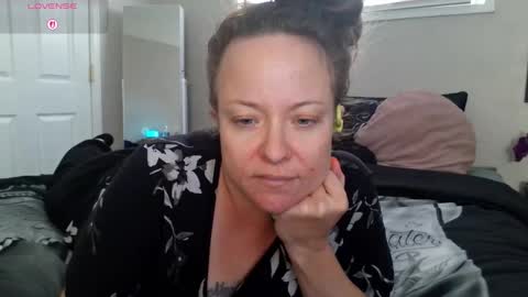 Juli Monroe online show from 10-19-25, 04:07