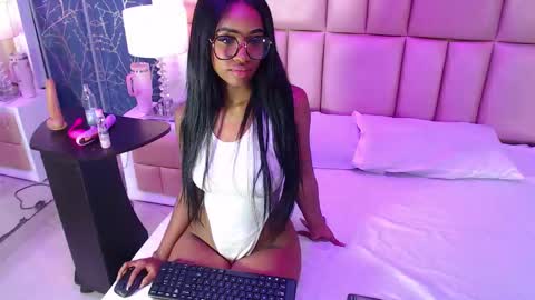 Snapshot of julitpink chatting on 09-11-25, 12:16 julitpink online show from 09-11-25, 12:16