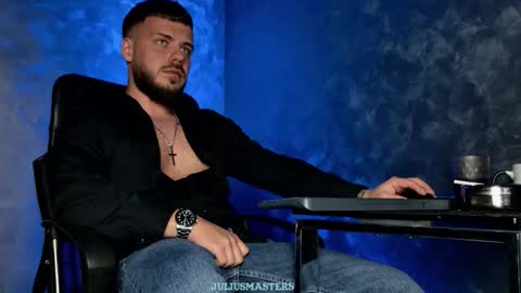 JULiUS   online show from 01-16-26, 09:30