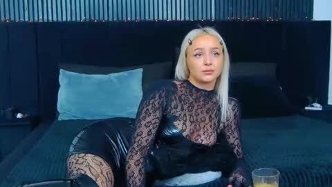 Julia online show from 01-09-26, 12:41