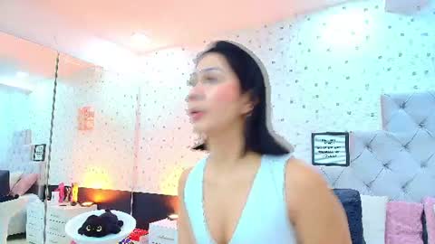 Snapshot of jullietareyes chatting on 06-25-26, 11:48 Julieta Reyes online show from 06-25-26, 11:48