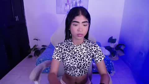 Snapshot of jully_dreams chatting on 04-25-26, 06:16 July online show from 04-25-26, 06:16