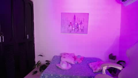 Snapshot of jully_dreams chatting on 04-30-26, 06:36 July online show from 04-30-26, 06:36