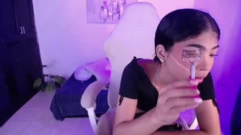 Snapshot of jully_dreams chatting on 05-16-26, 04:17 July online show from 05-16-26, 04:17