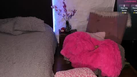 Snapshot of junee_ chatting on 01-17-25, 02:18 Maria online show from 01-17-25, 02:18