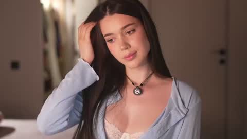 Snapshot of justbarbie_new_ chatting on 06-20-26, 07:49 Katarina online show from 06-20-26, 07:49