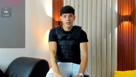 Snapshot of justin_mack_ chatting on 10-31-25, 11:44 Justin online show from 10-31-25, 11:44