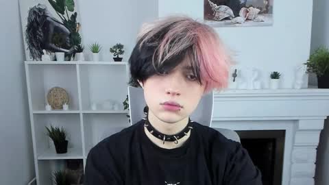 Snapshot of justin_twinkboy chatting on 10-11-25, 12:15 JUSTIN online show from 10-11-25, 12:15