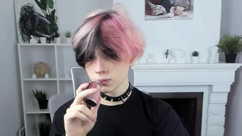 Snapshot of justin_twinkboy chatting on 10-12-25, 12:26 JUSTIN online show from 10-12-25, 12:26