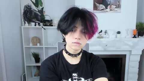 Snapshot of justin_twinkboy chatting on 10-22-25, 12:27 JUSTIN online show from 10-22-25, 12:27