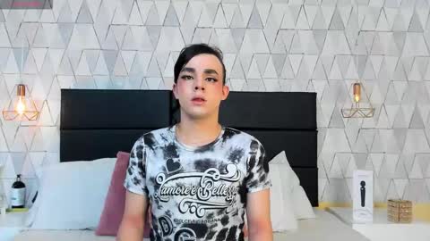 Snapshot of justineperry chatting on 12-23-25, 03:15 Justine online show from 12-23-25, 03:15