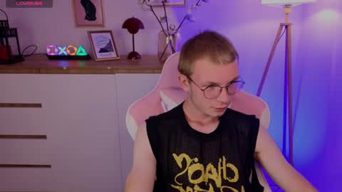 Snapshot of justleo_ chatting on 08-08-26, 10:12 justleo_ online show from 08-08-26, 10:12
