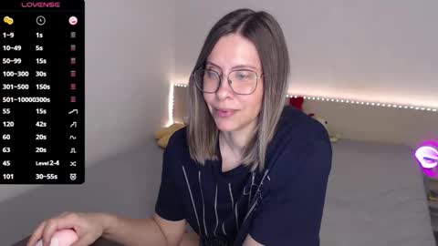 Julie online show from 05-21-26, 04:19
