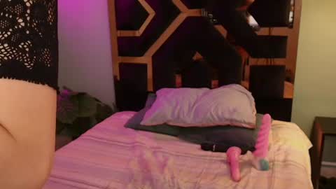 Mia online show from 07-01-26, 01:40
