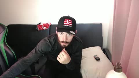 Snapshot of justyouraveragebeast chatting on 11-22-25, 07:35 justyouraveragebeast online show from 11-22-25, 07:35