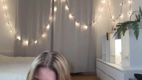 Snapshot of jynny_kiss chatting on 03-06-25, 12:54 Sinikka online show from 03-06-25, 12:54