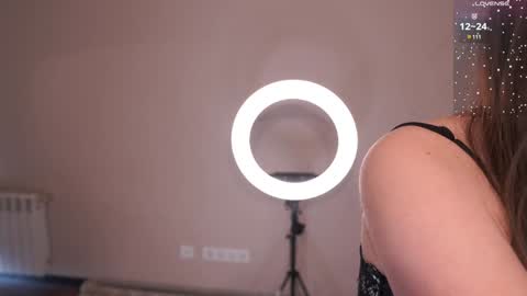 Amely online show from 01-21-25, 04:32