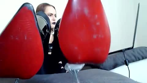 Snapshot of k_queen36 chatting on 01-12-26, 12:32 k_queen36 online show from 01-12-26, 12:32