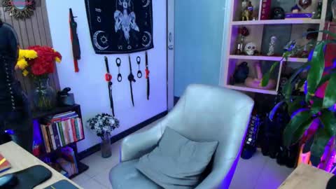 Snapshot of kaariyn_ chatting on 10-12-25, 02:32 Carym online show from 10-12-25, 02:32