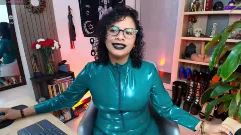 Snapshot of kaariyn_ chatting on 11-09-25, 01:15 Carym online show from 11-09-25, 01:15