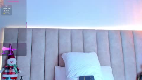 Snapshot of kaarol01 chatting on 12-21-25, 03:02 kaarol01 online show from 12-21-25, 03:02