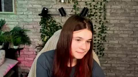 Snapshot of kacey_love chatting on 05-02-26, 06:07 Kacey online show from 05-02-26, 06:07