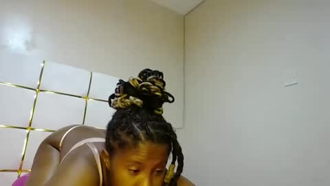 Snapshot of kadime001 chatting on 02-19-25, 01:18 kadime online show from 02-19-25, 01:18