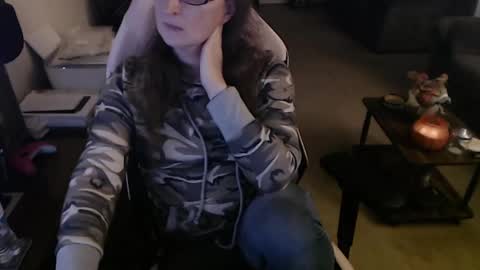 Snapshot of kait331 chatting on 10-31-25, 01:17 Camprincess331 online show from 10-31-25, 01:17