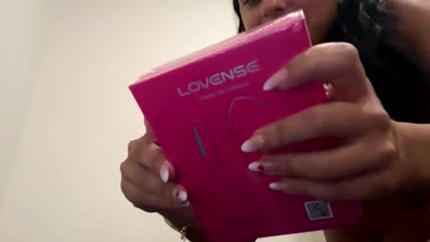 Snapshot of kalifaluver chatting on 02-14-26, 10:12 kalifaluver online show from 02-14-26, 10:12