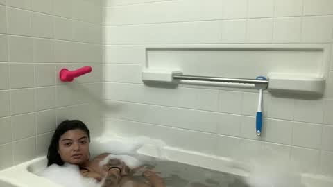 Snapshot of kalinature chatting on 11-22-25, 05:28 kalinature online show from 11-22-25, 05:28