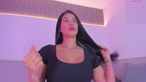 Carolina   online show from 11-26-25, 12:17