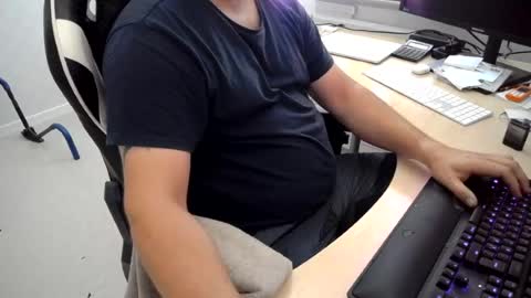 Snapshot of kalsonger chatting on 07-16-26, 12:22 Horny man online show from 07-16-26, 12:22