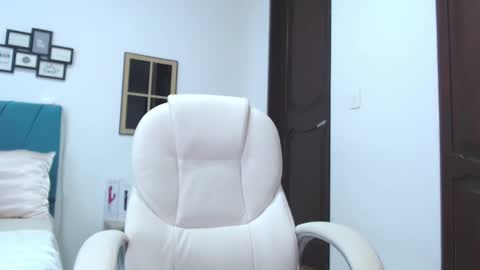 Kamilalopez online show from 01-13-25, 12:09