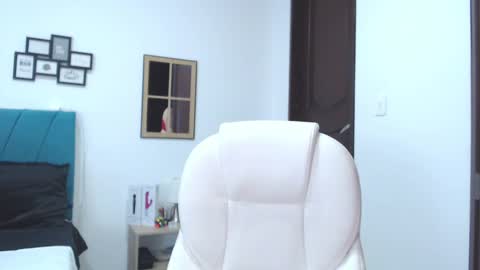 Kamilalopez online show from 01-27-25, 10:49