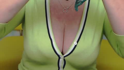 Snapshot of kamaliasim chatting on 01-25-25, 11:32 KamaliaSim online show from 01-25-25, 11:32