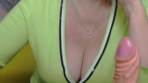 Snapshot of kamaliasim chatting on 01-26-25, 06:07 KamaliaSim online show from 01-26-25, 06:07