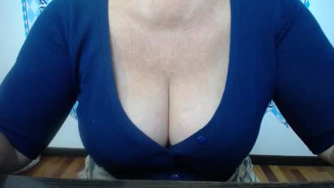 Snapshot of kamaliasim chatting on 09-30-25, 06:51 KamaliaSim online show from 09-30-25, 06:51
