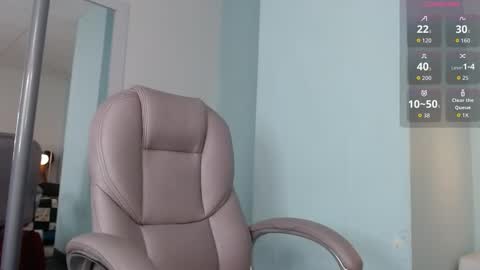 Snapshot of kamila_gh chatting on 10-23-25, 10:52 Kami online show from 10-23-25, 10:52