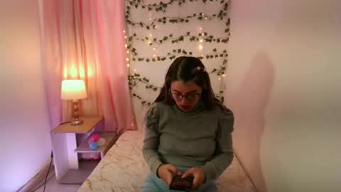 Snapshot of kamilew chatting on 09-27-25, 12:21 kamilew online show from 09-27-25, 12:21