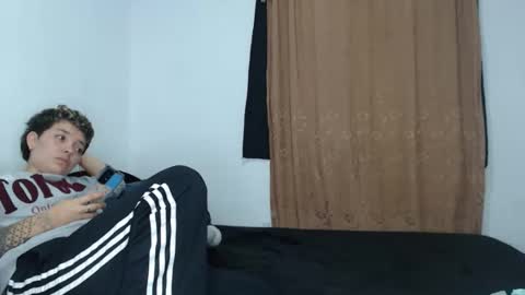 Snapshot of kammy_cami chatting on 04-27-26, 11:25 kammy y camila online show from 04-27-26, 11:25