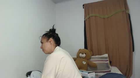 Snapshot of kammy_cami chatting on 05-04-26, 12:01 kammy y camila online show from 05-04-26, 12:01