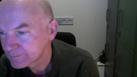 Snapshot of kapitein_rob chatting on 02-14-25, 06:45 Robbie online show from 02-14-25, 06:45