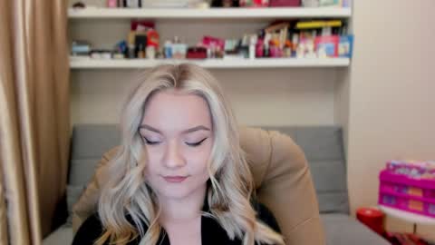 Kara. Off from 15th till 24th of December online show from 04-10-26, 01:00