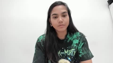 Snapshot of karebearxx chatting on 05-01-26, 10:03 Kare Bear online show from 05-01-26, 10:03