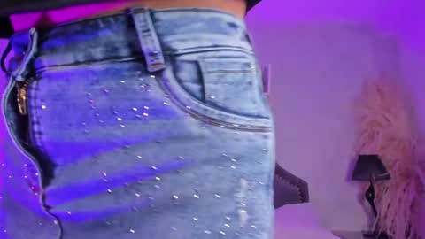 Snapshot of karelymitchel chatting on 02-21-26, 01:01 Karely online show from 02-21-26, 01:01