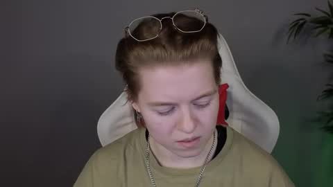 Karen online show from 03-25-26, 08:42