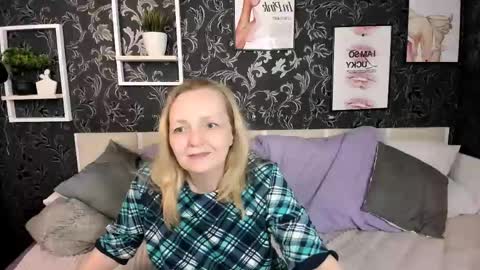 Snapshot of karen_villis chatting on 05-24-26, 11:59 Karen online show from 05-24-26, 11:59