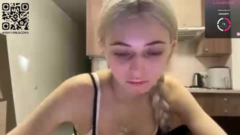 Snapshot of karensimilton chatting on 06-15-26, 03:47 May online show from 06-15-26, 03:47