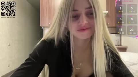 Snapshot of karensimilton chatting on 06-18-26, 03:27 May online show from 06-18-26, 03:27