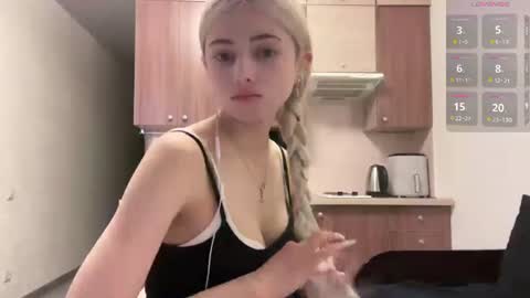 Snapshot of karensimilton chatting on 07-19-26, 03:16 May online show from 07-19-26, 03:16